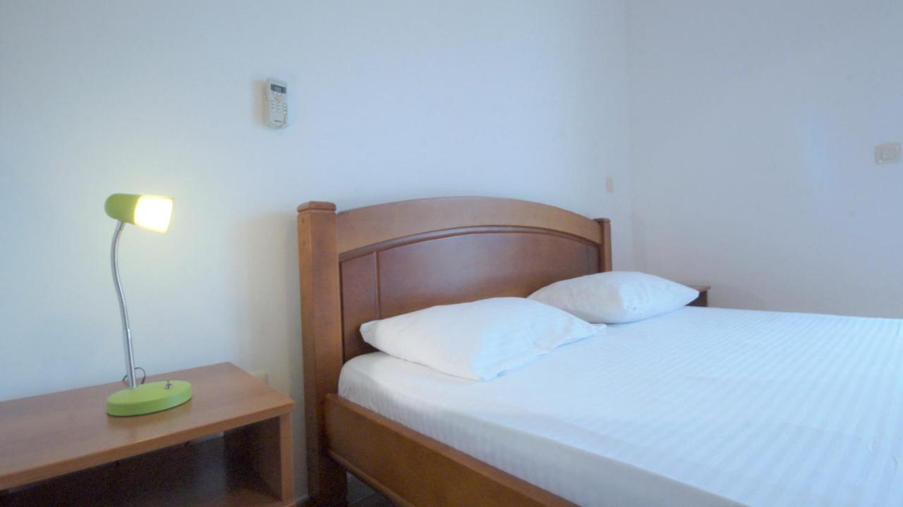 Apartment A&n