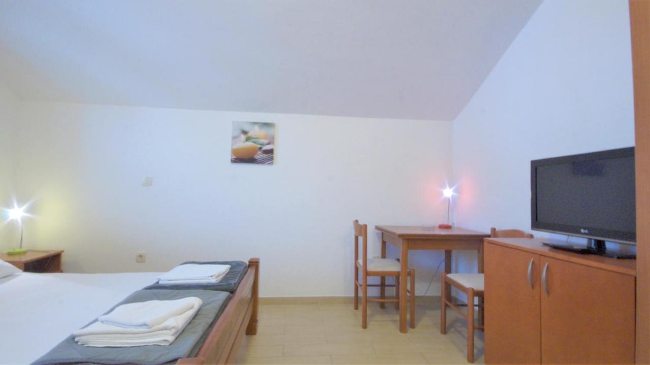 Apartment A&n