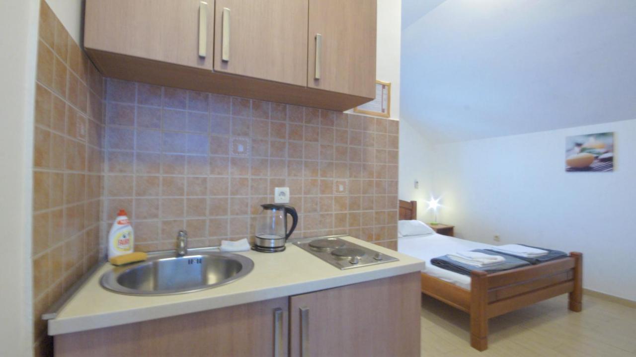 Apartment A&n *